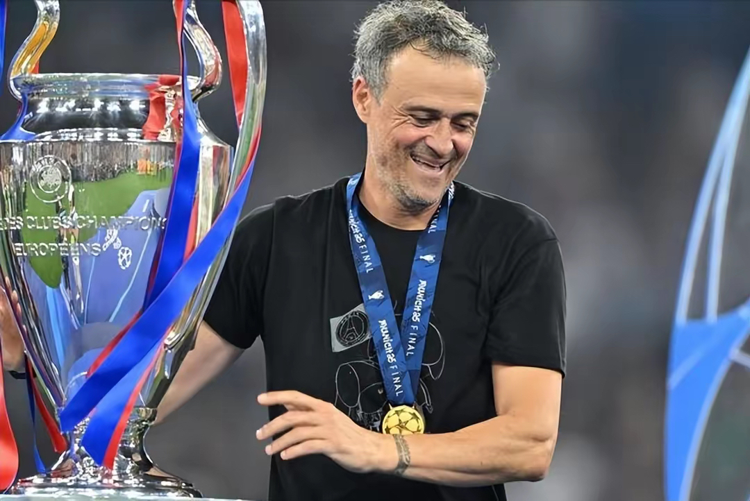 包含赛前法兰克福调整名单以备欧冠，内部沟通环节打磨，压力陡增，年轻球员得到机会的词条-多米棋牌