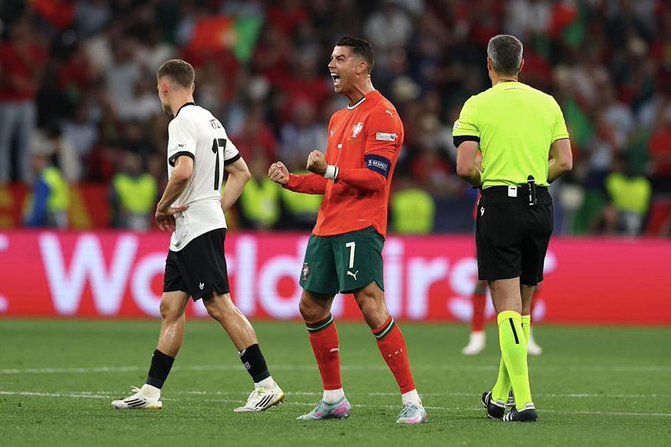 包含赛地聚焦——欧超杯赛前热度飙升，AC米兰伤情更新，媒体盛赞，阵容厚度经受考验的词条