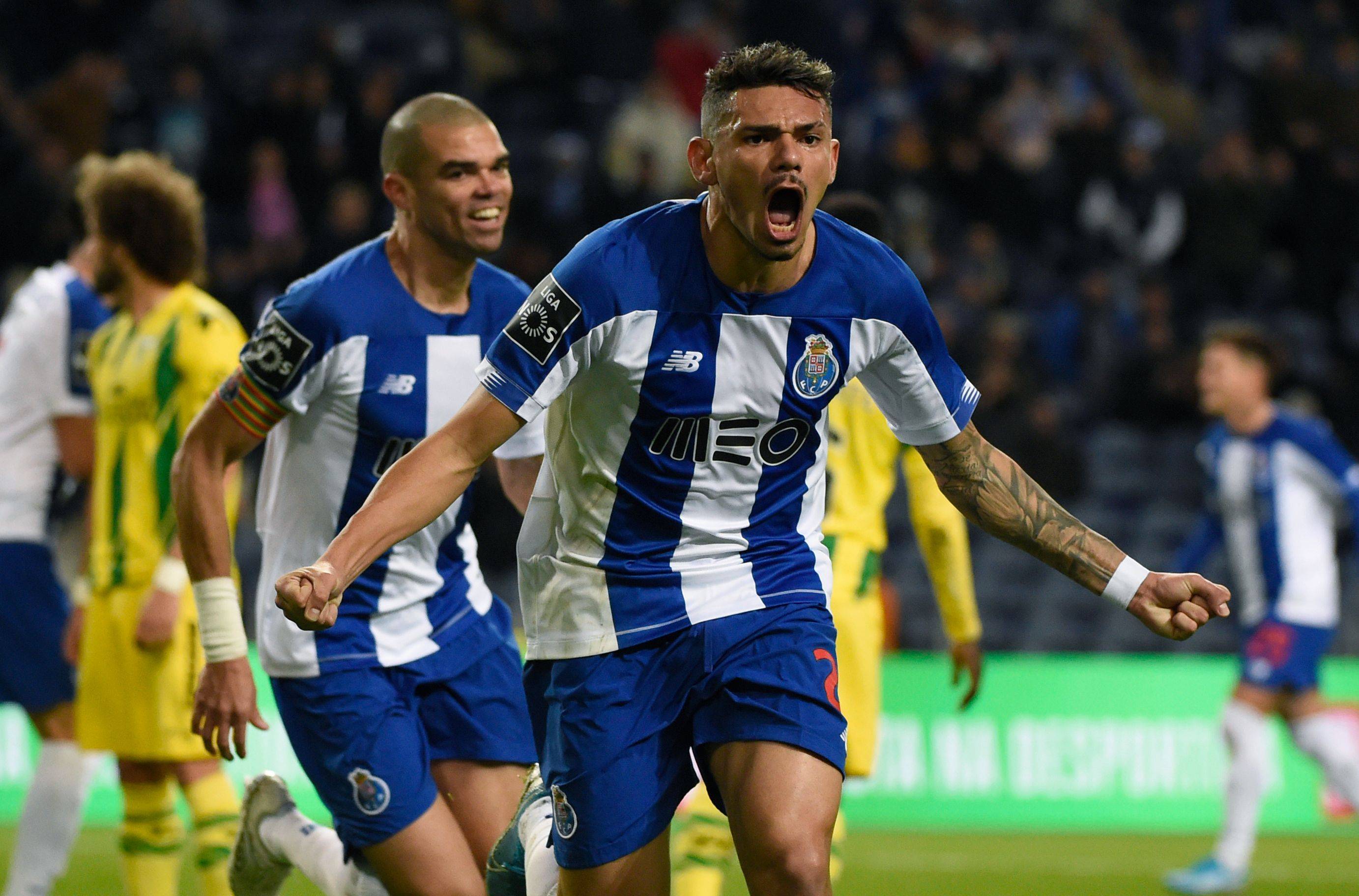 包含关键时刻英超传出新动向；瓦伦西亚篮板制胜；管理层表态：震撼外界；球队文化再被提及的词条