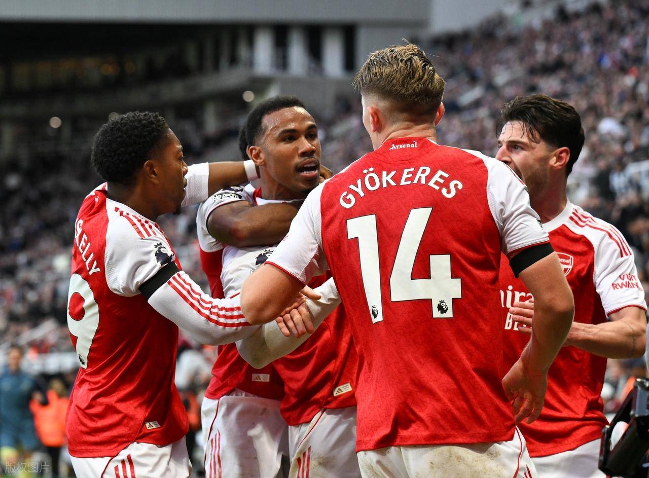 包含曼联发布备战花絮；今晚再遭质疑；社区盾任务艰巨；数据趋势出现新变化的词条